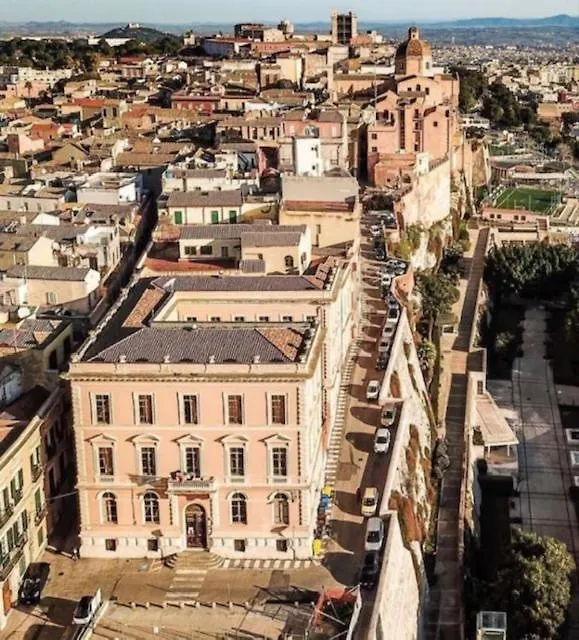 Elegante Dimora Nel Centro Storico Di Cagliari Appartement