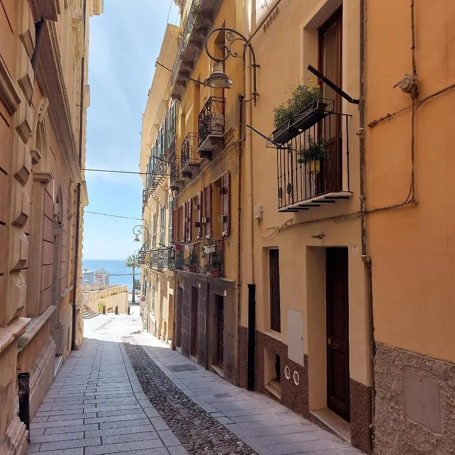 Elegante Dimora Nel Centro Storico Di Cagliari 0*,  Italië