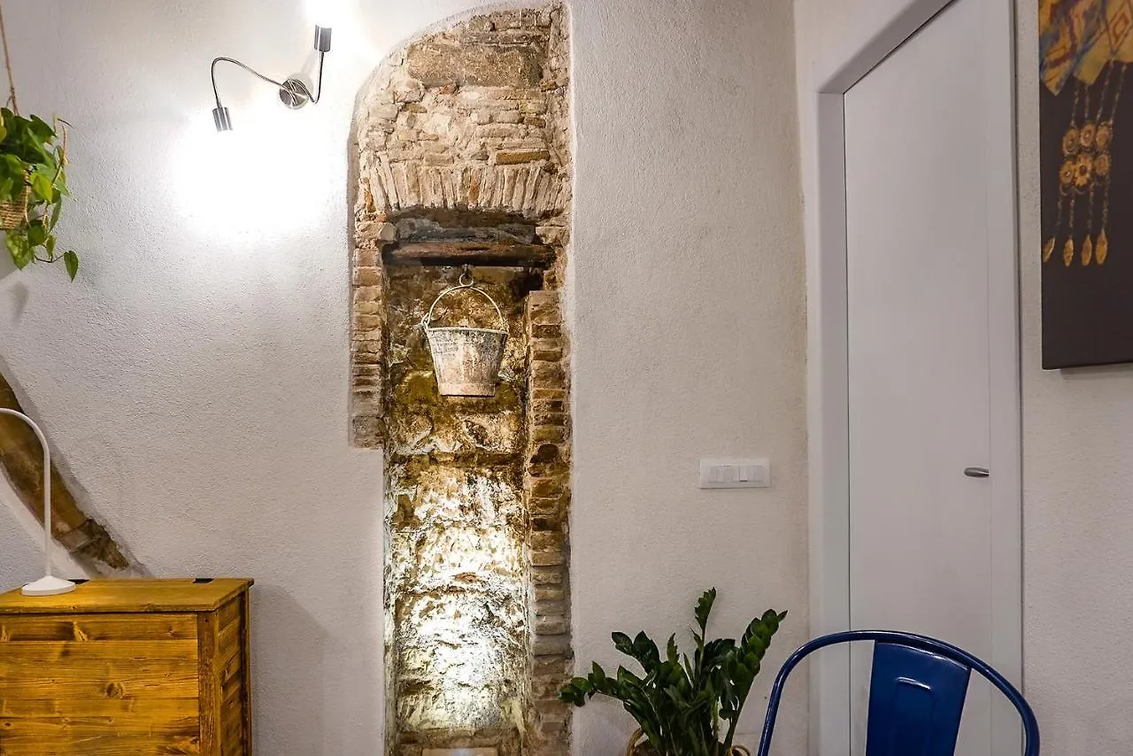 Elegante Dimora Nel Centro Storico Di Cagliari 0*,