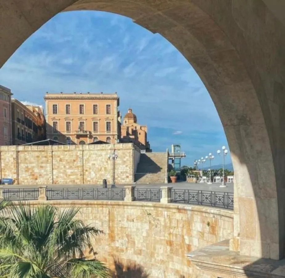 Elegante Dimora Nel Centro Storico Di Cagliari 公寓